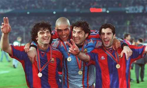 Ronaldo cùng các đồng đội ở Barca.