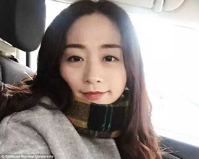 Truong dai hoc noi tieng voi giao vien xinh nhu hot girl hinh anh 9