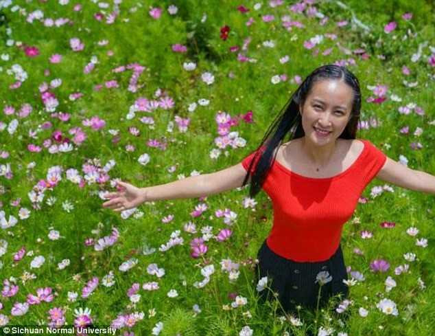 Truong dai hoc noi tieng voi giao vien xinh nhu hot girl hinh anh 10