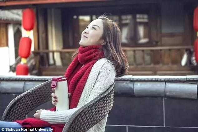 Truong dai hoc noi tieng voi giao vien xinh nhu hot girl hinh anh 11