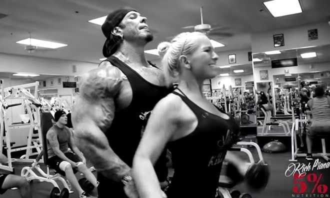 Nguoi dan ong tiem hormone de tro thanh 'bao chua co bap' hinh anh 13