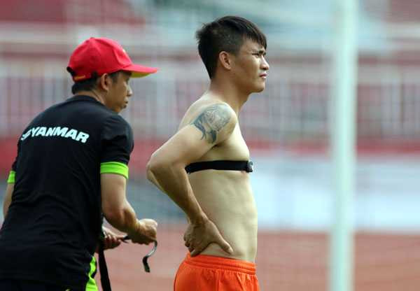 ... và hình xăm chiến binh La Mã bên bắp tay phải. Khi thực hiện 'tác phẩm' trên người, anh muốn thể hiện ý chí chiến đấu mãnh liệt trong sân bóng của một chiến binh.