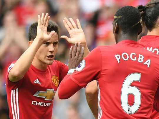 Herrera và Pogba hứa hẹn sẽ là cặp tiền vệ trung tâm hoàn hảo cùng Pogba