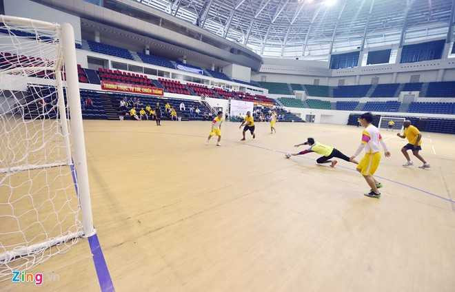 Hai quan tau khu truc My da bong cung sinh vien Da Nang hinh anh 8