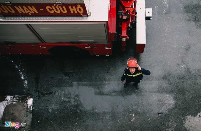 9X dien trai bo truong dai hoc dan than lam linh cuu nan hinh anh 15