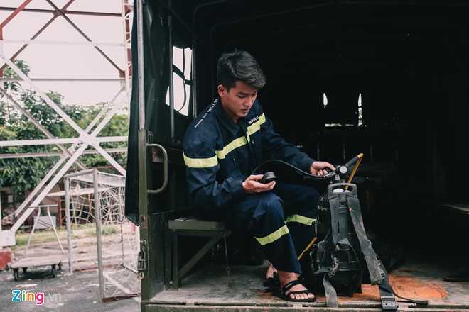 9X dien trai bo truong dai hoc dan than lam linh cuu nan hinh anh 3