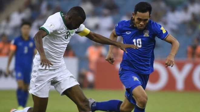 Cho xem Kiatisak dung don gi de ha UAE hinh anh 1