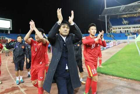 HLV Riedl đánh giá cao ĐT Việt Nam với những ngọn cờ đầu là 2 học trò cũ Hữu Thắng và Công Vinh