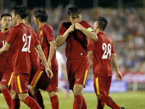 Sân Mỹ Đình ngổn ngang, tuyển Việt Nam thêm một mối lo