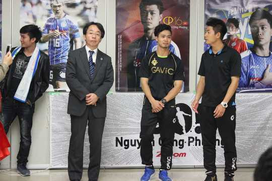 Kiếm tiền từ Công Phượng và Tuấn Anh, đội bóng Nhật PR quá lố - Ảnh 3.