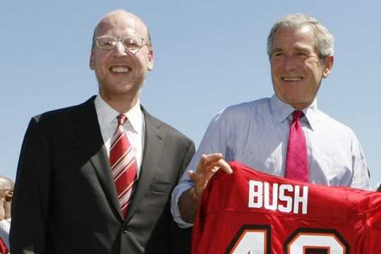 Malcolm Glazer, kẻ thù của Trump với Tổng thống Mỹ Bush 
