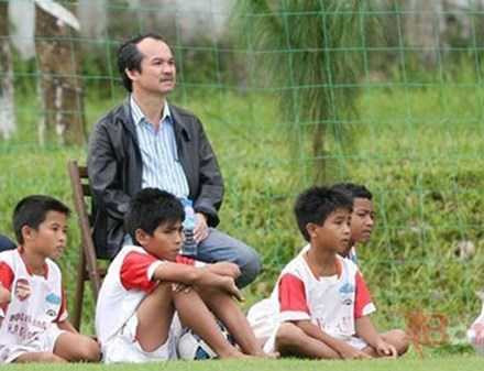 Bầu Đức và cuộc cách mạng mới cho bóng đá Việt Nam - Ảnh 1.