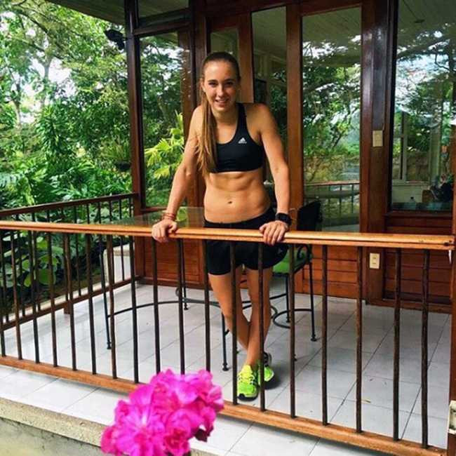 Nữ cầu thủ xinh đẹp bị dọa giết vì đầu quân cho CLB đối địch - Ảnh 1.