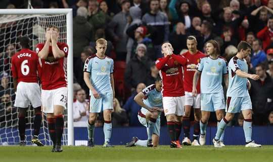 Các cầu thủ Man United bất lực trước khung thành Burnley