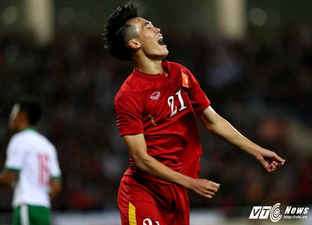 08 NQM - Van Toan an mung 02