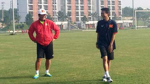 Trợ lý Trần Minh Chiến "chắp thêm cánh" cho HLV Hoàng Anh Tuấn