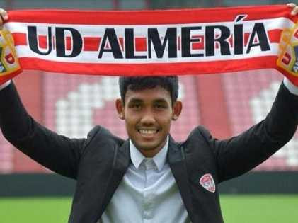 Teerasil Dangda trở thành cầu thủ Thái Lan đầu tiên thi đấu ở La Liga