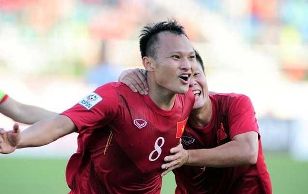 Trọng Hoàng ghi bàn ở phút 80 giúp Việt Nam thắng Malaysia ở vòng bảng. Ảnh: Quốc Bảo.