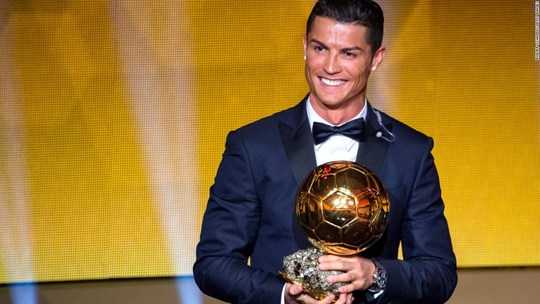 Ronaldo lần thứ 4 đoạt Quả bóng Vàng