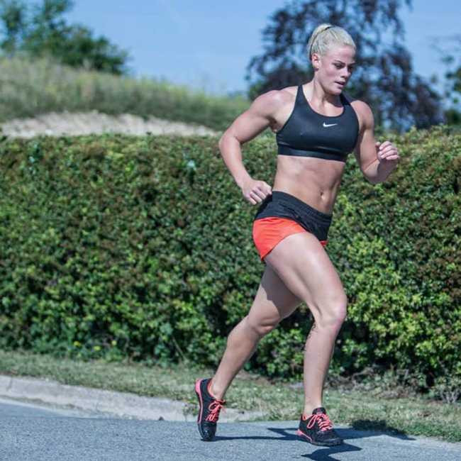 15 nữ hoàng cơ bắp quyến rũ nhất thế giới - 13