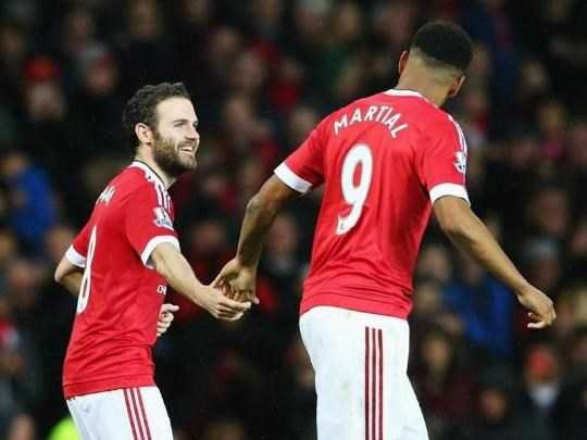 Martial chia vui cùng Mata, người ghi bàn từ đường kiến tạo đẹp của anh