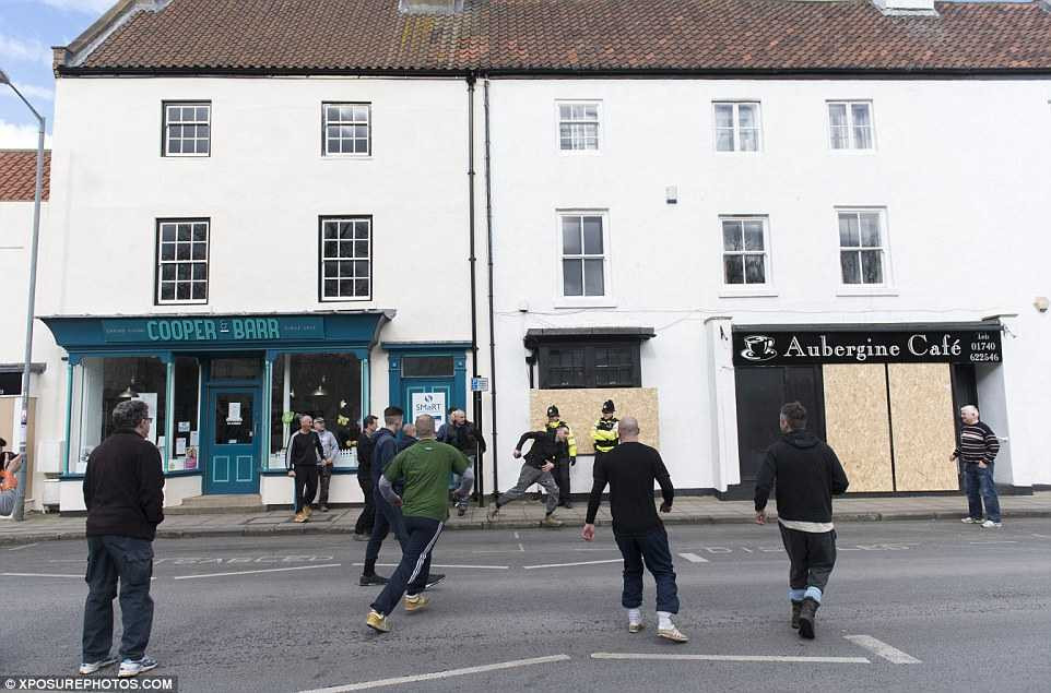 3DCCF2B800000578-4268604-image-a-33_1488305113681