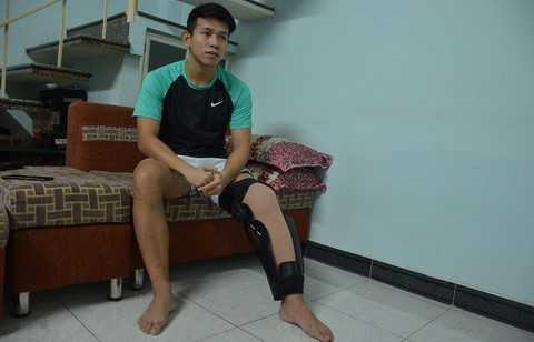 Anh Khoa giai nghe sau pha vao bong cua Ngoc Hai hinh anh 1