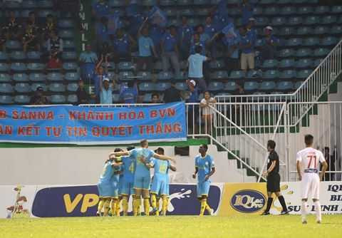 HLV Nguyen Quoc Tuan: 'Cac doi thu biet ro ve HAGL' hinh anh 1