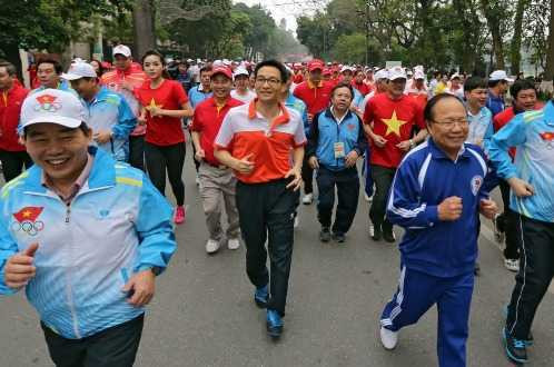pho-thu-tuong-vu-duc-dam-huong-ung-ngay-chay-olympic-0