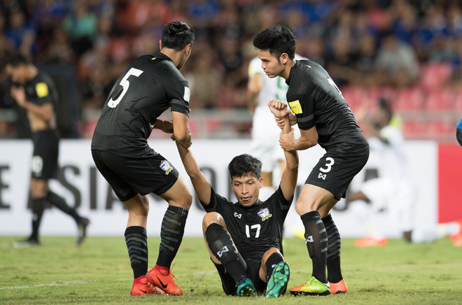 Kiatisak cúi đầu nhận lỗi sau trận thua thảm ở vòng loại World Cup - Ảnh 3.