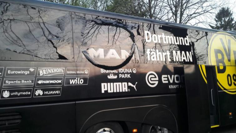 Hinh anh No xe bus cho doi Dortmund nghi bi khung bo, hoan tran Dortmund vs Monaco 3