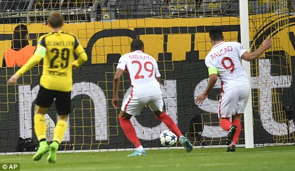 Hinh anh Link xem truc tiep Dortmund vs Monaco Tu ket cup C1 chau Au 11