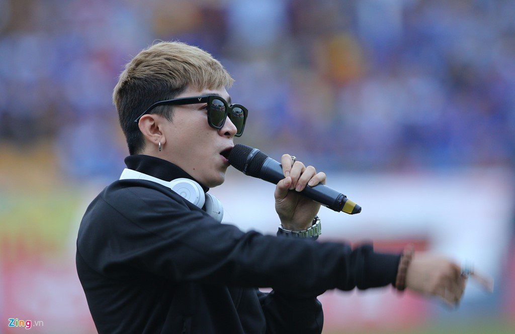 Hoang Thuy Linh khuay dong tran HAGL lam khach tren san Cam Pha hinh anh 6