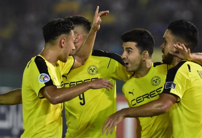 Hinh anh Samson dam boc va noi xau ho cap so nhan cua V.League - Bong da Viet Nam