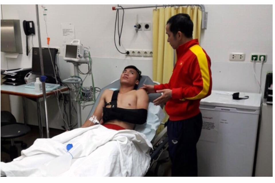 Hinh anh Tien ve U20 Viet Nam phau thuat tai Duc, lo hen World Cup U20