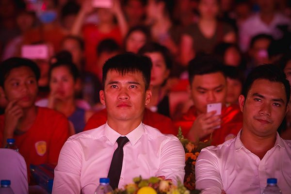 cong-vinh-het-minh-cung-fan-trong-dem-dai-nhac-hoi