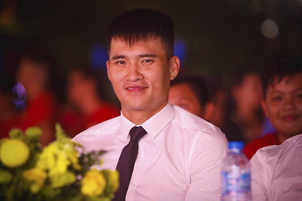 cong-vinh-het-minh-cung-fan-trong-dem-dai-nhac-hoi-2