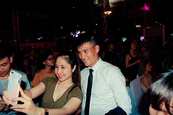 cong-vinh-het-minh-cung-fan-trong-dem-dai-nhac-hoi-5