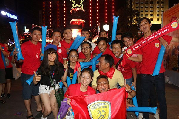 cong-vinh-het-minh-cung-fan-trong-dem-dai-nhac-hoi-1