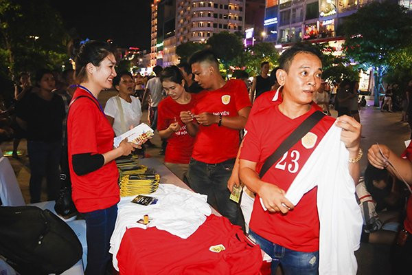 cong-vinh-het-minh-cung-fan-trong-dem-dai-nhac-hoi-7