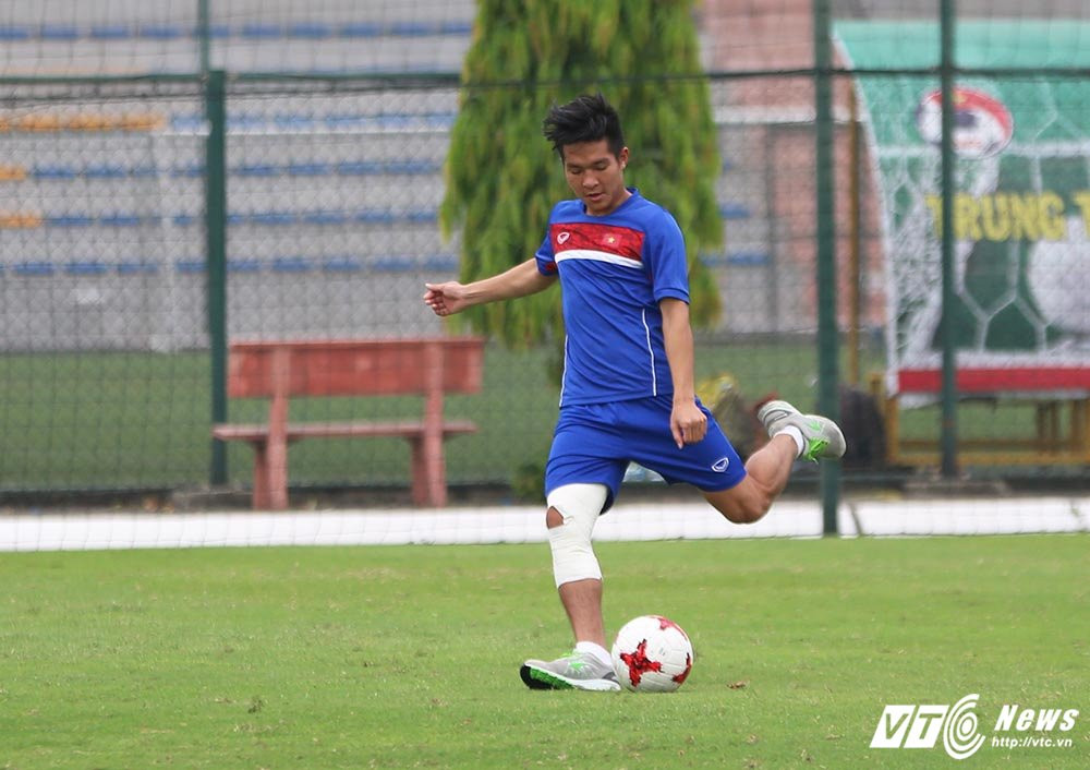 Hinh anh U20 Viet Nam chot doi hinh: Phan Thanh Hau bi loai 13