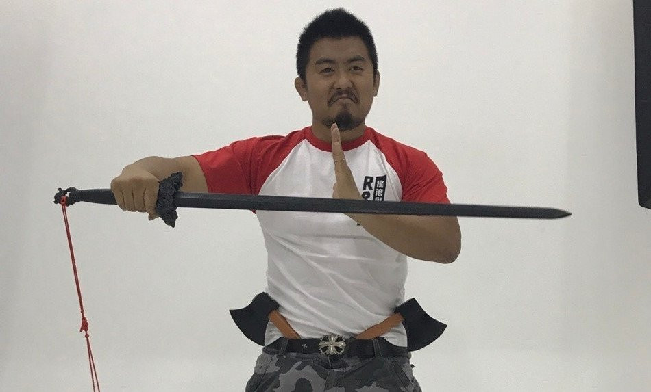 tu hieu dong – nhan vat ky bi ma “vo lam minh chu” kim dung cung bo tay! hinh anh 1