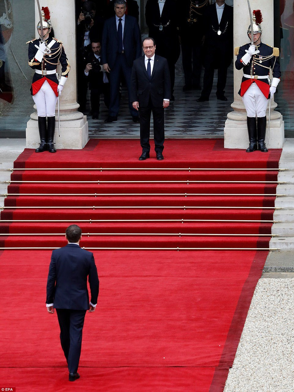 Hinh anh Ong Emmanuel Macron chinh thuc nham chuc Tong thong Phap 8