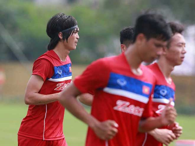 HLV Hoàng Anh Tuấn khó xử với quân bầu Đức - 1