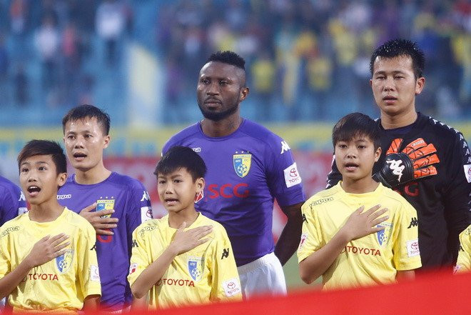 Bau Duc: 'Van Lam len Tuyen khac voi cau thu nhap tich' hinh anh 1