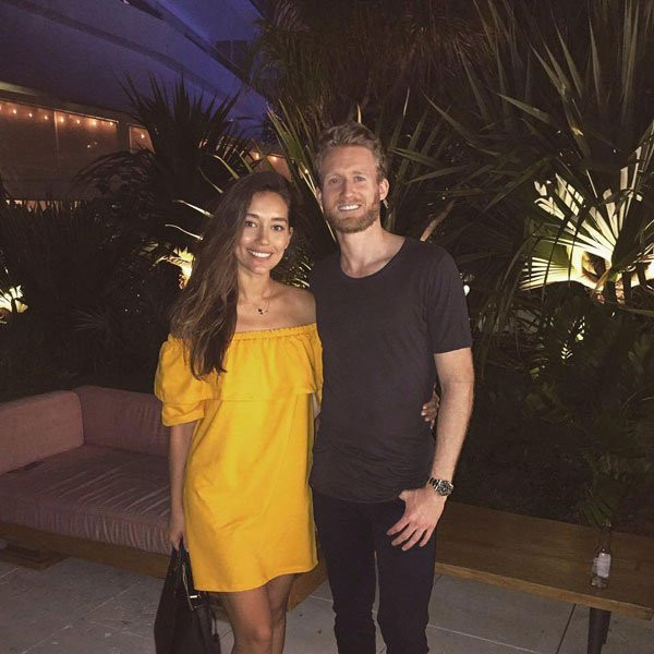 sao-duc-khoe-ban-gai-moi-trong-ky-nghi-4