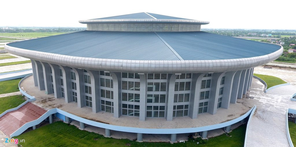 Nha thi dau 1.000 ty xay xong bo khong giua canh dong hinh anh 10