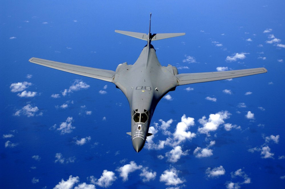 B-1B_over_the_pacific_ocean
