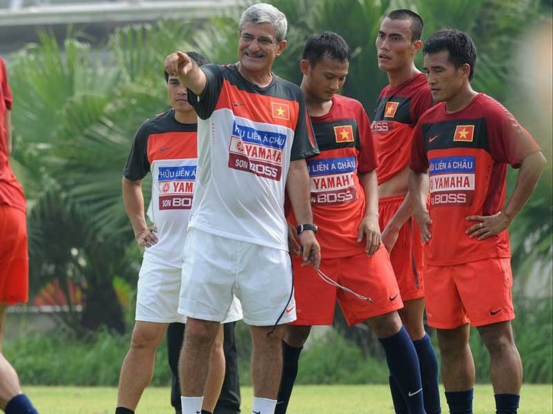 VFF chọn thầy nội hay thầy ngoại? - ảnh 1