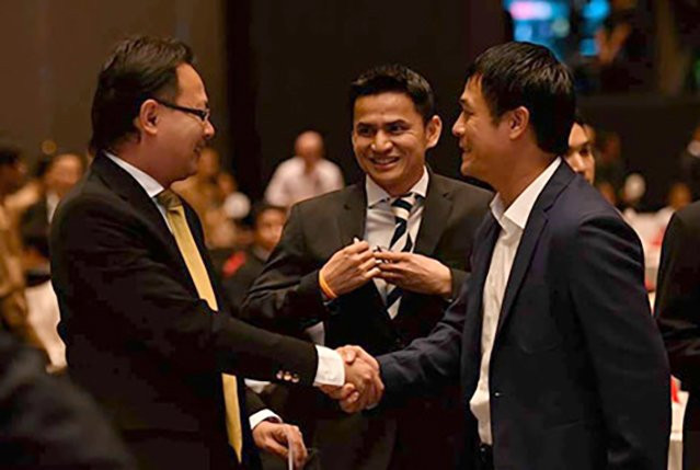 Kiatisak, bầu Đức, tuyển Việt Nam